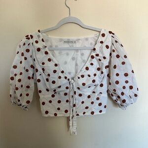 NWOT Abercrombie Cream and Brown Polka Dot Crop Top with Puff Sleeves